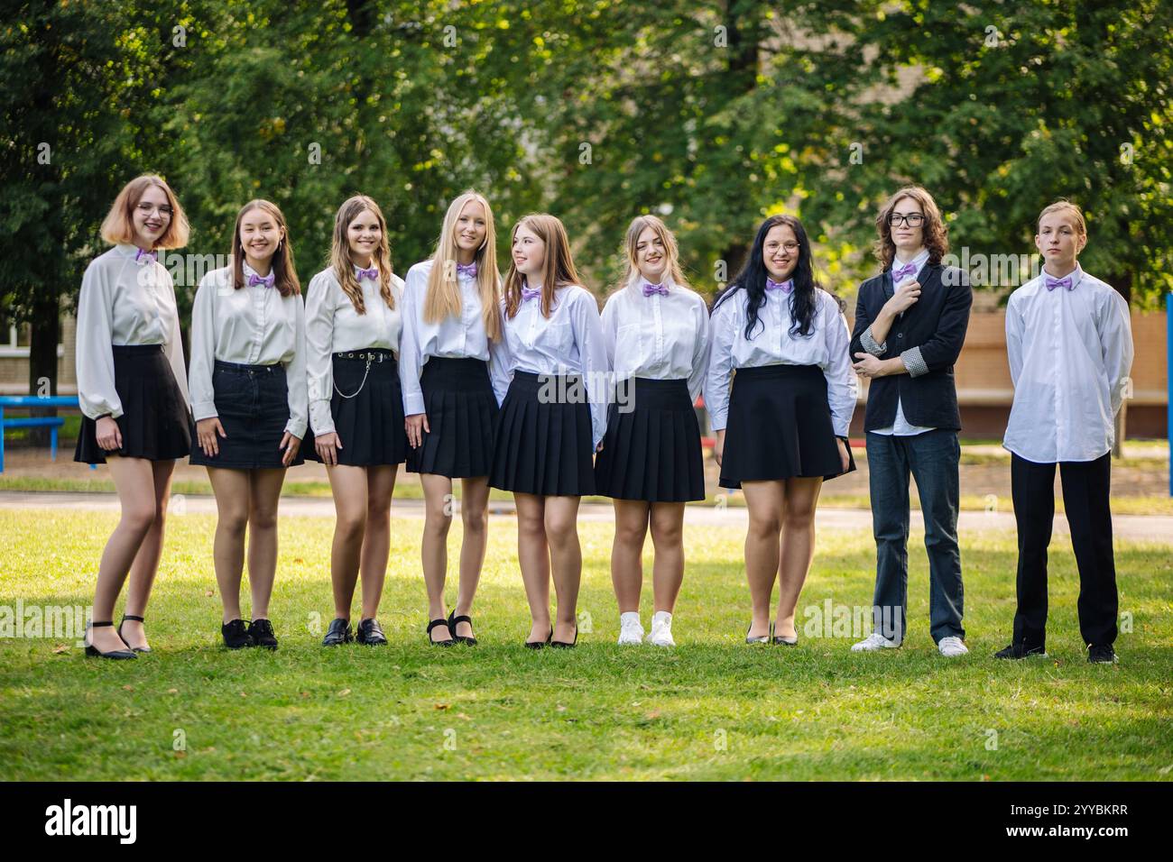 School students wearing uniform hi-res stock photography and images - Alamy