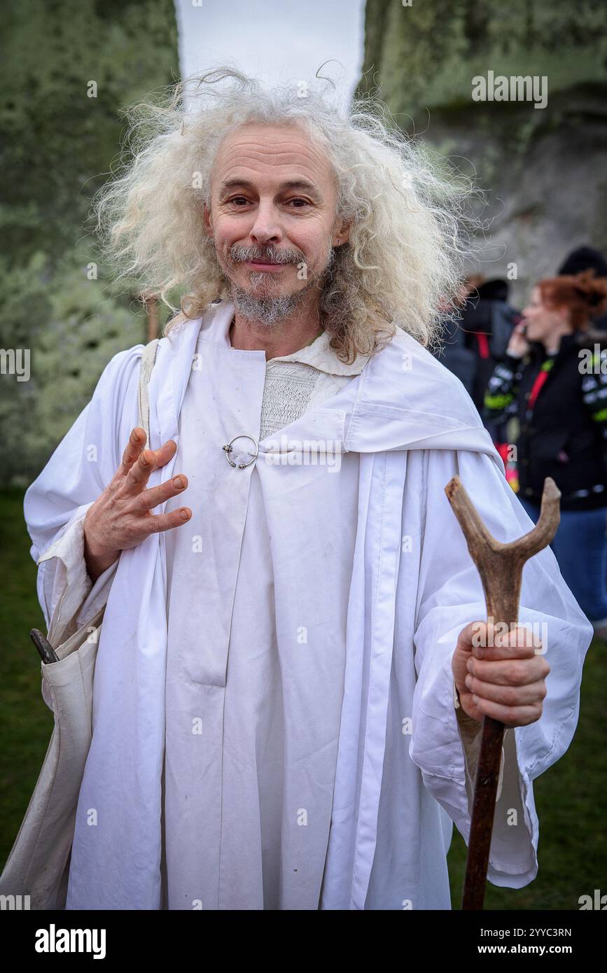 salisbury-uk-21st-dec-2024-druids-celebrate-at-sunrise-on-the