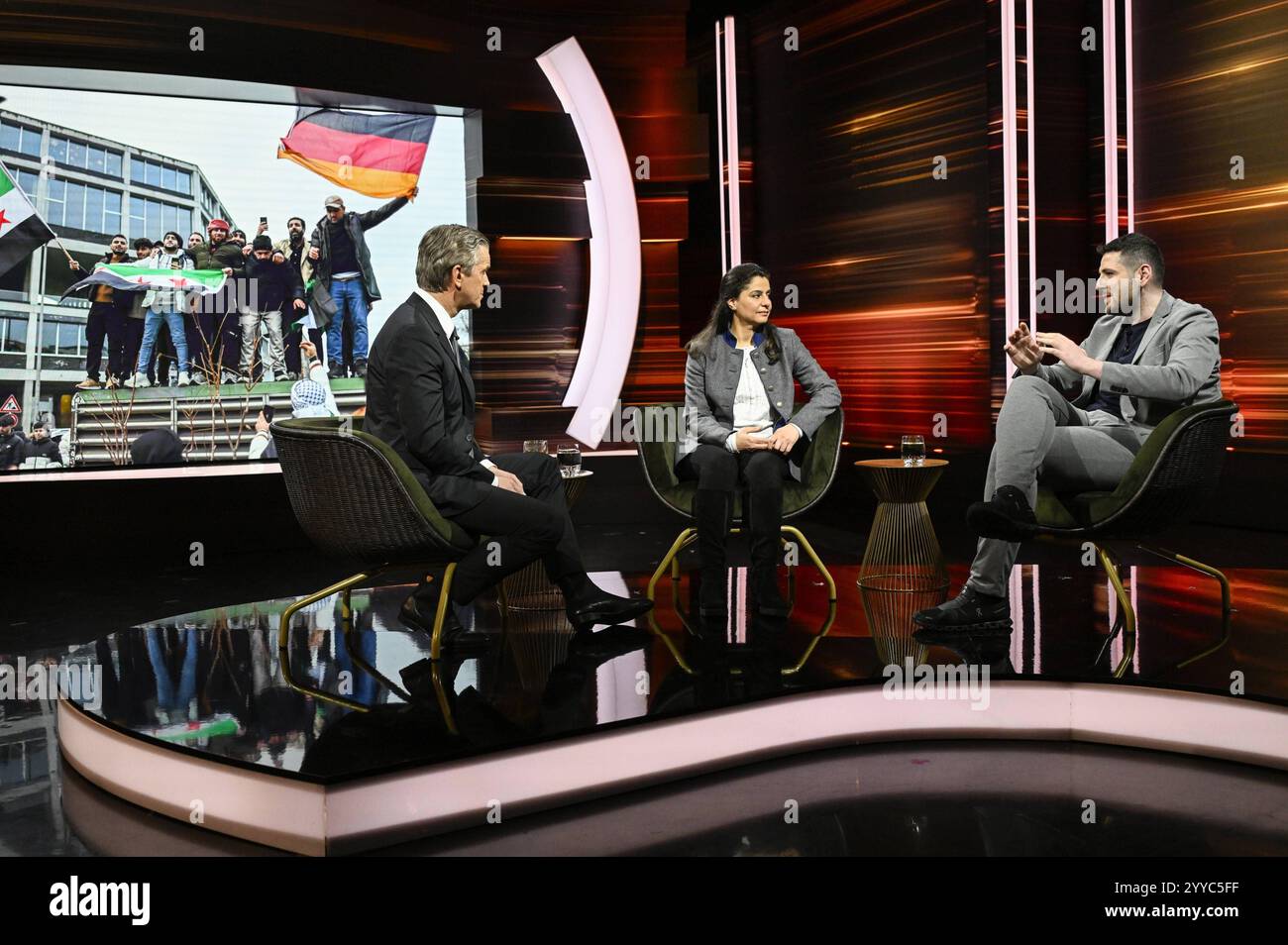 Talkrunde bei Markus Lanz , ZDF 12/24 her Markus Lanz, Najd Boshi und Ryyan Alshebl v. li. am 19. Dezember 2024 in Markus Lanz - Das Jahr 2024 , ZDF Aufzeichnung vom 18.12. TV Fernsehen Talkshow Talk Show Rückblick Jahresrückblick Deutschland deutsch deutsche deutscher syrisch syrischer syrische Syrer Syrererin Mann Männer Frau Politiker Lokalpolitiker Bürgermeister Gemeinde Ostelsheim Bündnis 90 Die Grünen Grüne Grüner Anglistin Tourismus-Angestellte Tegernsee Italien italienisch italienischer italienisch-deutscher Moderator Fotografie Fotograf Journalist Journalismus journalism journalist au Stock Photo