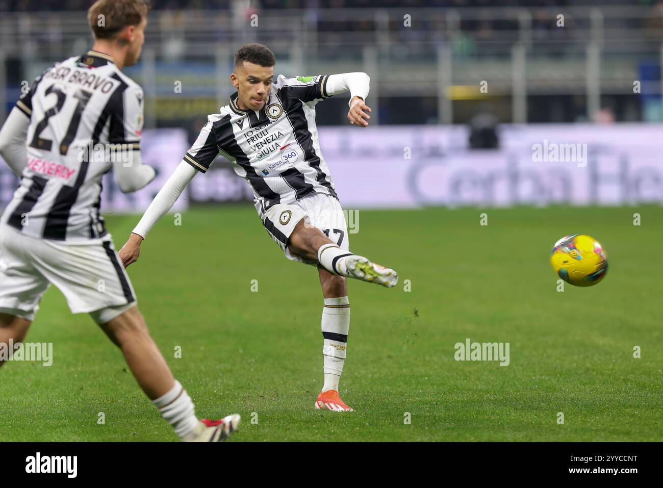 Italy, Milan, 20241219 Rui Modesto (Udinese) cross shot from right