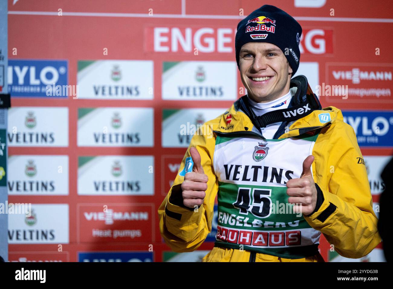 WELLINGER Andreas (Deutschland) hebt in der Leaders Box zufrieden die