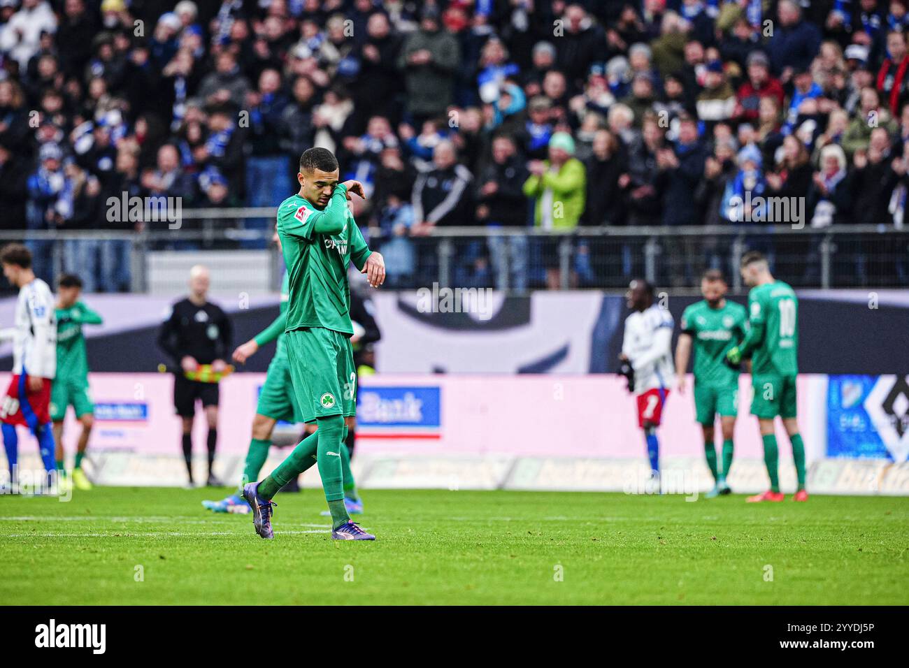 Hamburg, Deutschland. 21st Dec, 2024. SpVgg Greuther Fuerth enttaeuscht ...