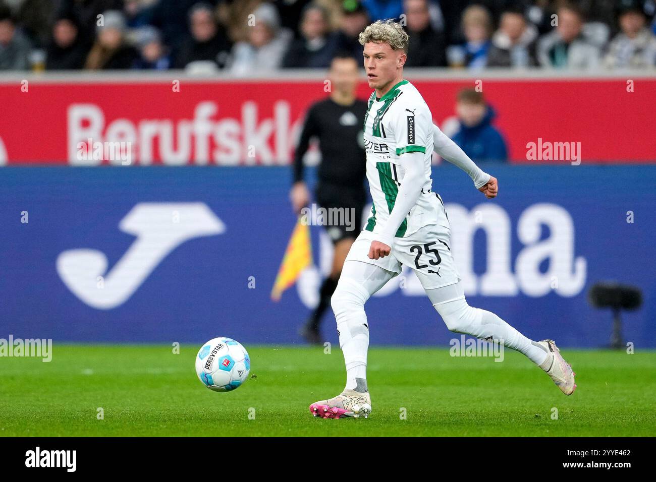 Robin Hack Sinsheim, Deutschland. 21st Dec, 2024. Robin Hack (BMG, 25), am Ball ...