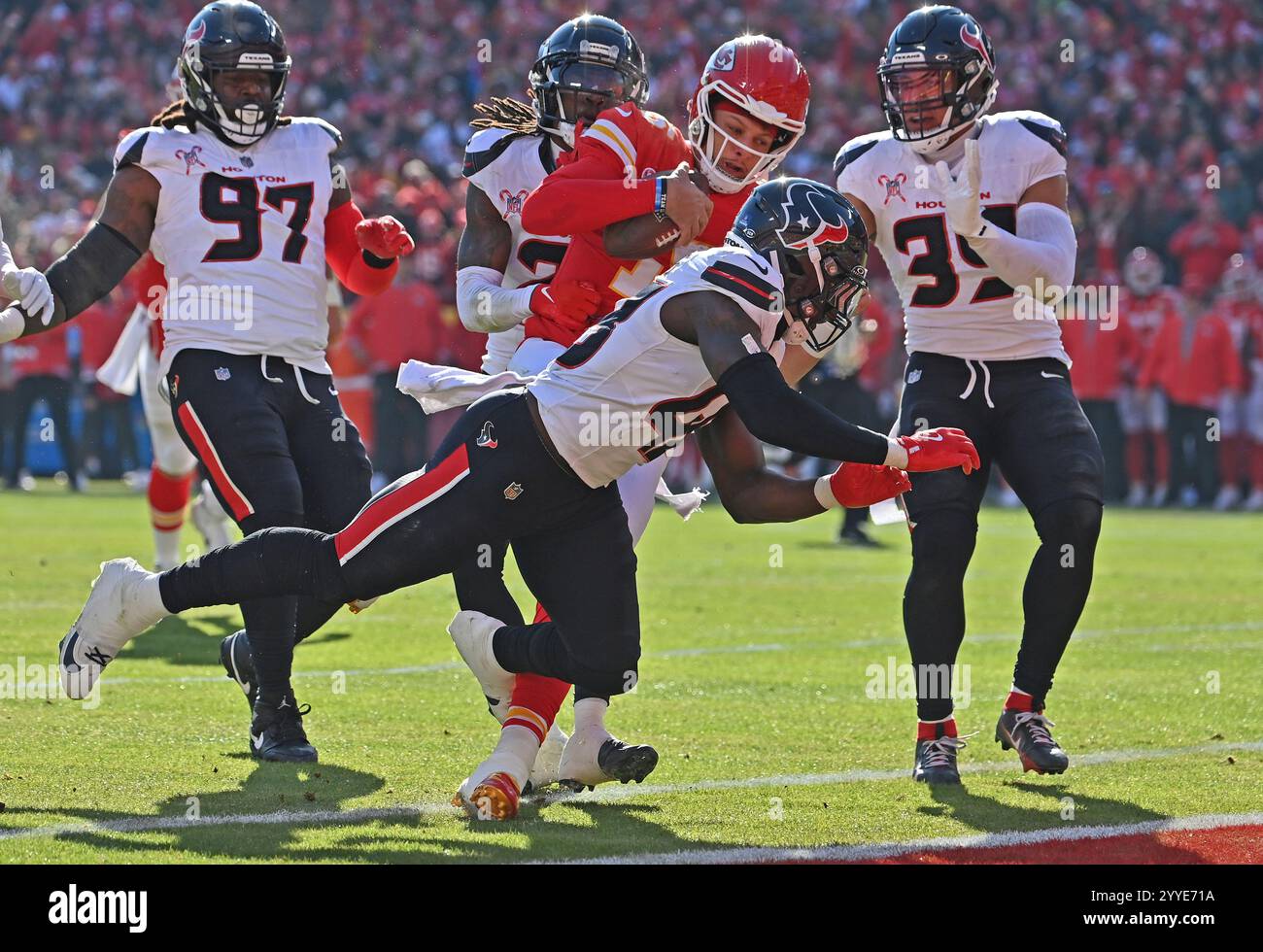 Kansas City Chiefs quarterback Patrick Mahomes (15) scores a touchdown