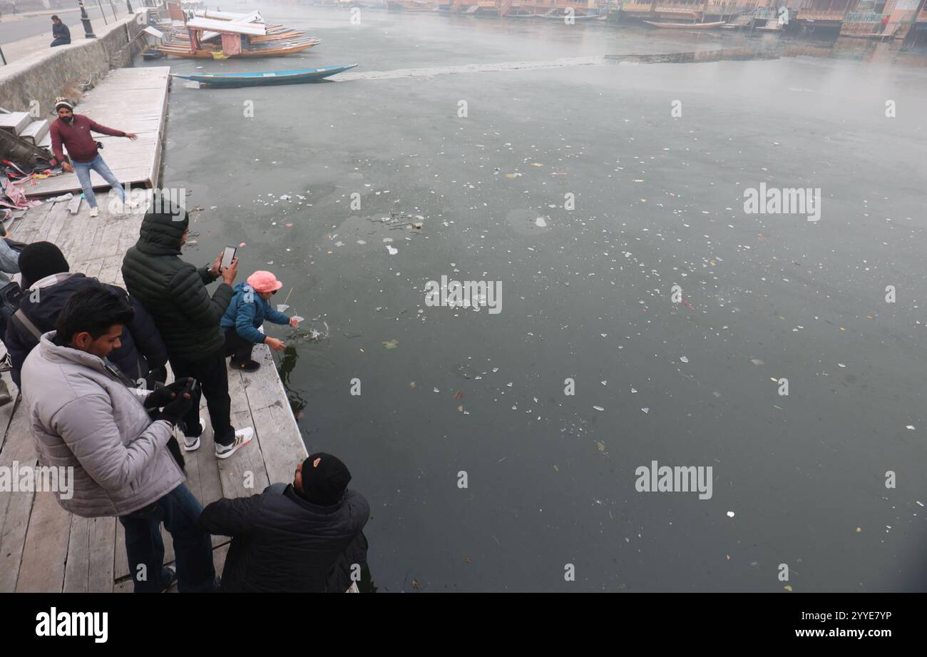 Srinagar, India. 21st Dec, 2024. SRINAGAR, INDIA - DECEMBER 21: A view of a frozen surface parts of Dal Lake on December 21, 2024 in Srinagar, India. Kashmir is in the grip of a cold wave and the 40-day period of Chillai Kalan (major cold) began in the Valley on an icy note with Srinagar witnessing temperatures of minus 8.5 degrees Celsius, the coldest in 34 years for the same period. All other parts of Kashmir also witnessed sub-zero temperatures.(Photo by Waseem Andrabi/Hindustan Times/Sipa USA) Credit: Sipa USA/Alamy Live News Stock Photo