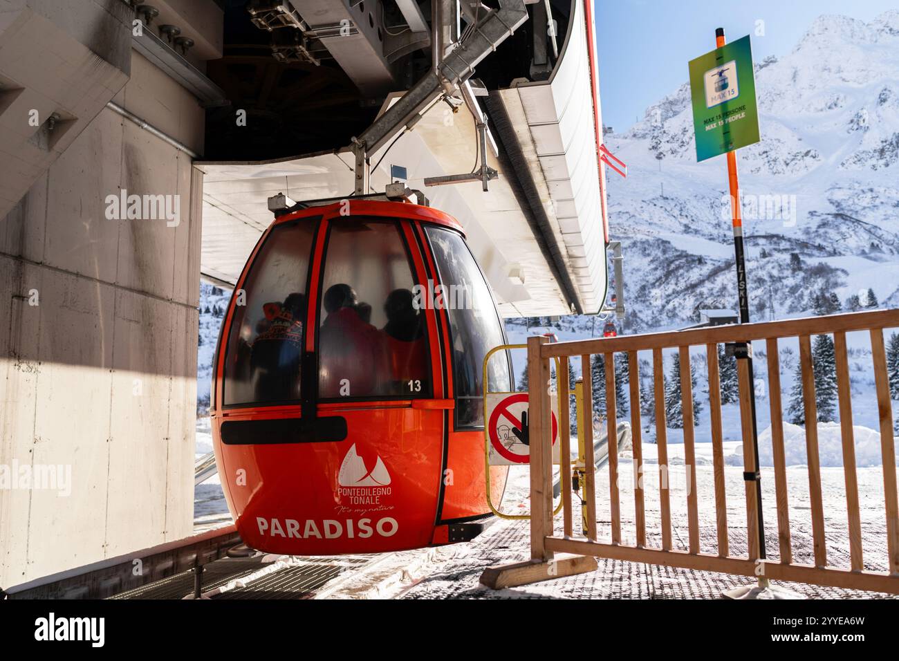 Old chair lift ski resort hi-res stock photography and images - Alamy