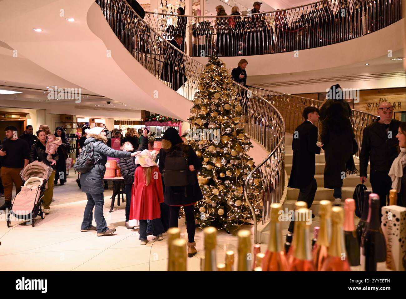 Vibrant Nationwide Predicts Over 20 Million Transactions As Shoppers Rush To Finish Christmas Shopping View Photography Vibrant Nationwide Predicts Over 20 Million Transactions As Shoppers Rush To Finish Christmas Shopping View Photography