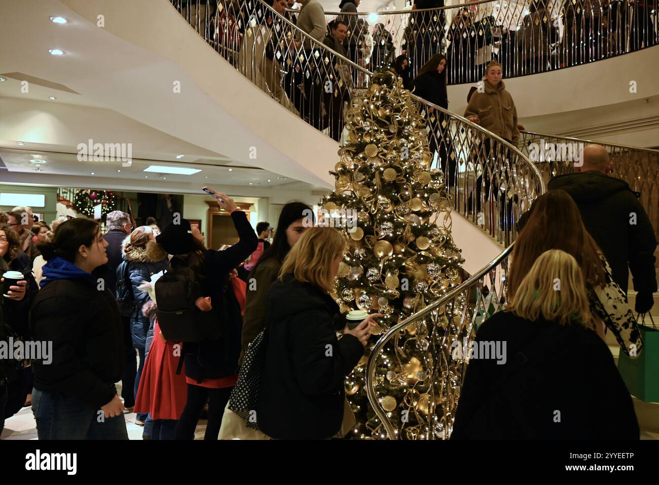 Detailed Nationwide Predicts Over 20 Million Transactions As Shoppers Rush To Finish Christmas Shopping Capture in HD Detailed Nationwide Predicts Over 20 Million Transactions As Shoppers Rush To Finish Christmas Shopping Capture in HD