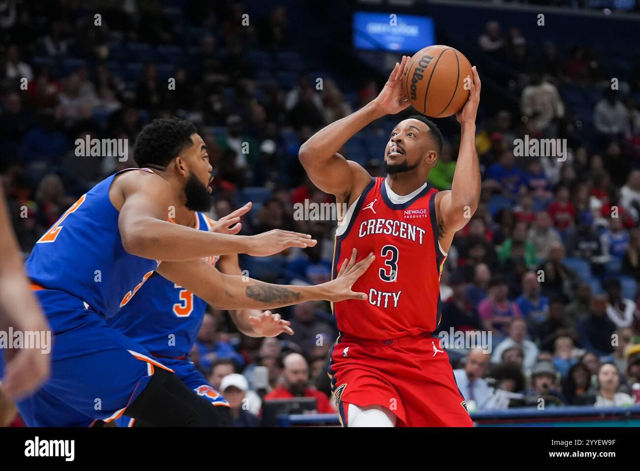 New Orleans Pelicans guard CJ McCollum (3) goes to the basket against