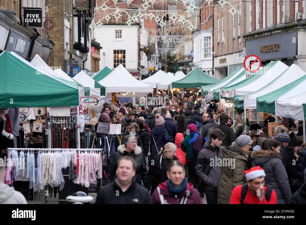 Shoppers on High Street in Winchester ahead of Christmas Day on ...