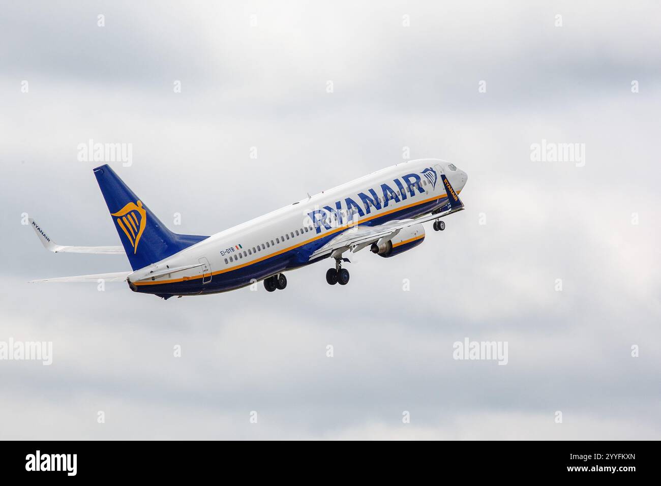 EI-DYB Ryanair Boeing 737-8AS London Stansted UK 20-06-2018 v1 - Stock Image