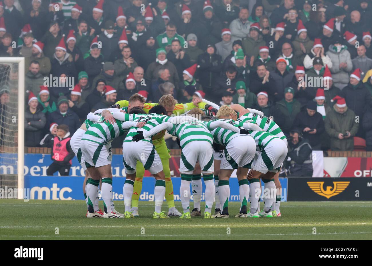 Celtic huddle before the William Hill Premiership match at Tannadice ...