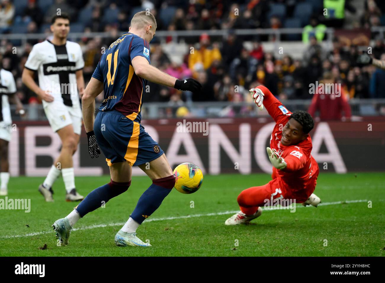 Rome Italy 22nd Dec 2024 Artem Dovbyk Of AS Roma Past Zion Suzuki rome-italy-22nd-dec-2024-artem-dovbyk-of-as-roma-past-zion-suzuki