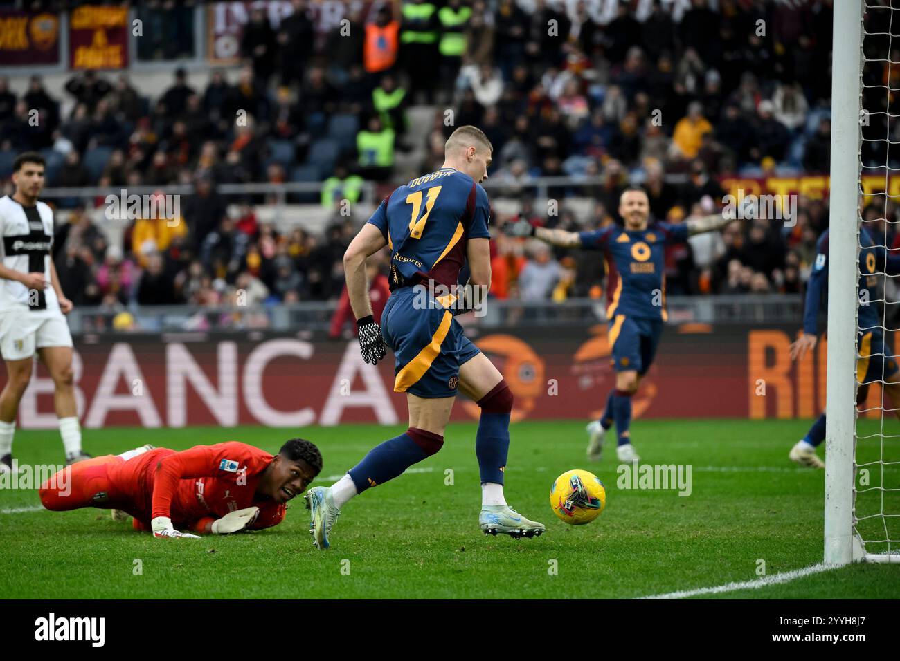 Rome Italy 22nd Dec 2024 Artem Dovbyk Of AS Roma Past Zion Suzuki rome-italy-22nd-dec-2024-artem-dovbyk-of-as-roma-past-zion-suzuki
