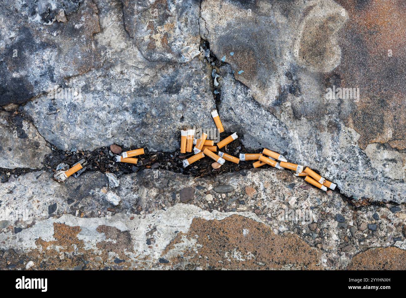 Smoking crack hi-res stock photography and images