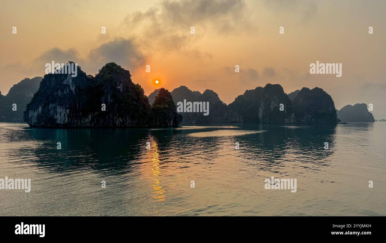 ha-long-bay-sunrise-stock-photo-alamy
