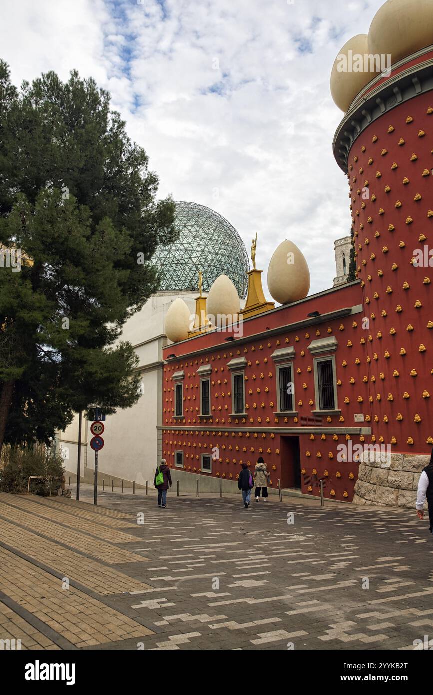 Dali Theatre Museum In Figueres Surrealist Object Architecture dali-theatre-museum-in-figueres-surrealist-object-architecture