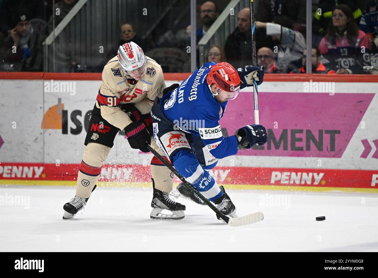 (v.l.n.r.) Jeremy McKenna (Nuernberg Ice Tigers 91) Alex Trivellato