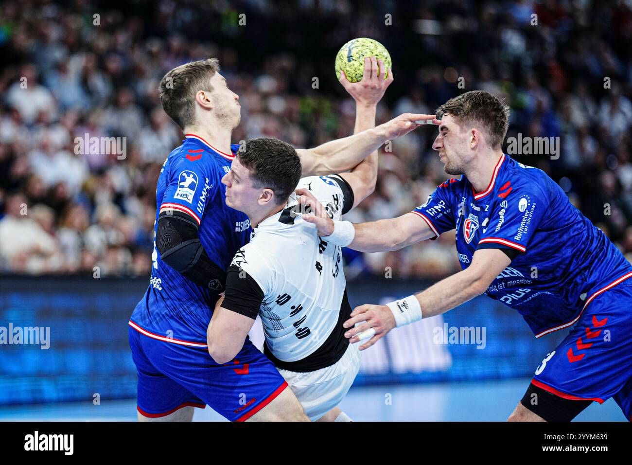 Kiel, Deutschland. 22nd Dec, 2024. Fredrik Genz (SG BBM Bietigheim, #16), Elias Ellefsen a Skipagotu (THW Kiel, #71), Nikola Vlahovic (SG BBM Bietigheim, #03) GER, THW Kiel vs. SG BBM Bietigheim, Handball, Bundesliga, Spieltag, 16, Saison 2024/2025, 22.12.2024 Foto: Eibner-Pressefoto/Marcel von Fehrn Credit: dpa/Alamy Live News Stock Photo