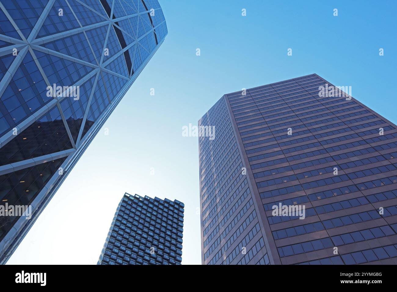 Rectangular blue skyscrapers hi-res stock photography and images - Alamy