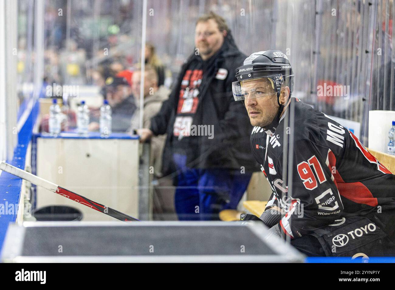 Moritz Mueller (Koelner Haie, 91) auf der Strafbank Koelner Haie (KEC