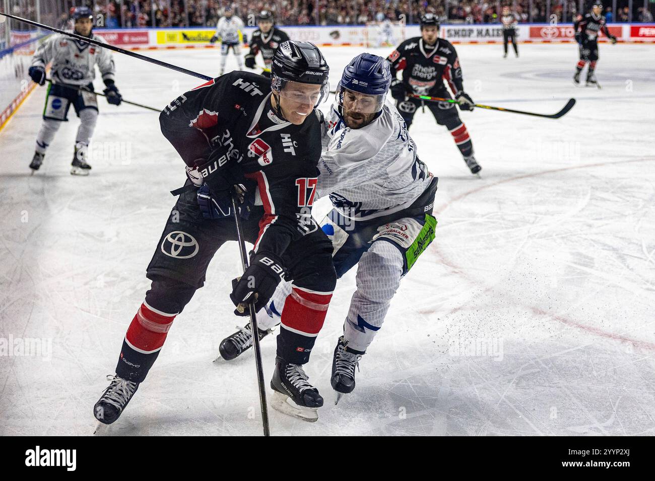 Jan Luca Sennhenn (Koelner Haie, 17) vs Justin Scott (Straubing Tigers