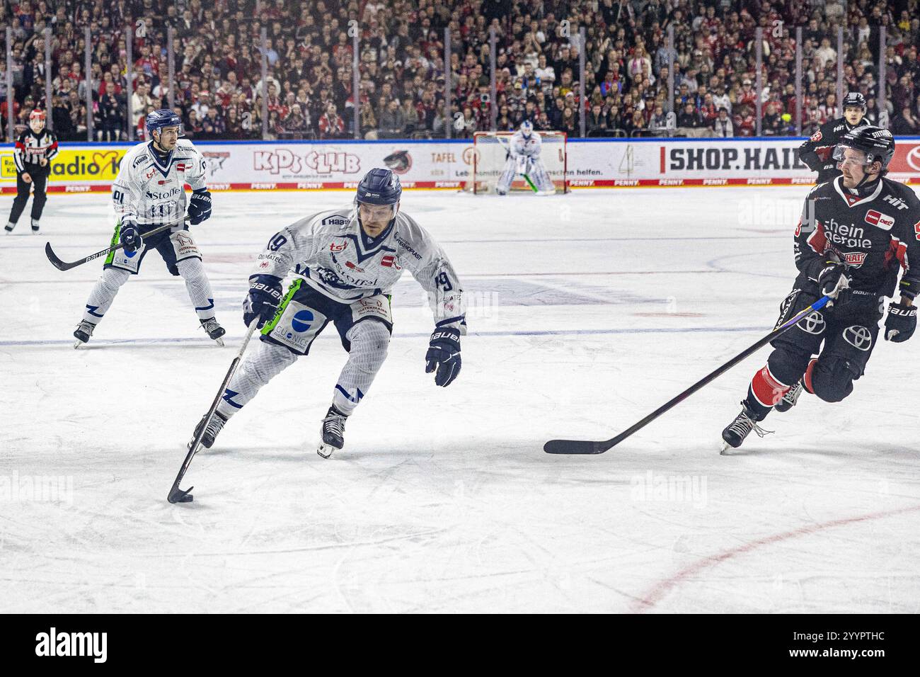 Tim Brunnhuber (Straubing Tigers, 19), Tim Fleischer (Straubing Tigers