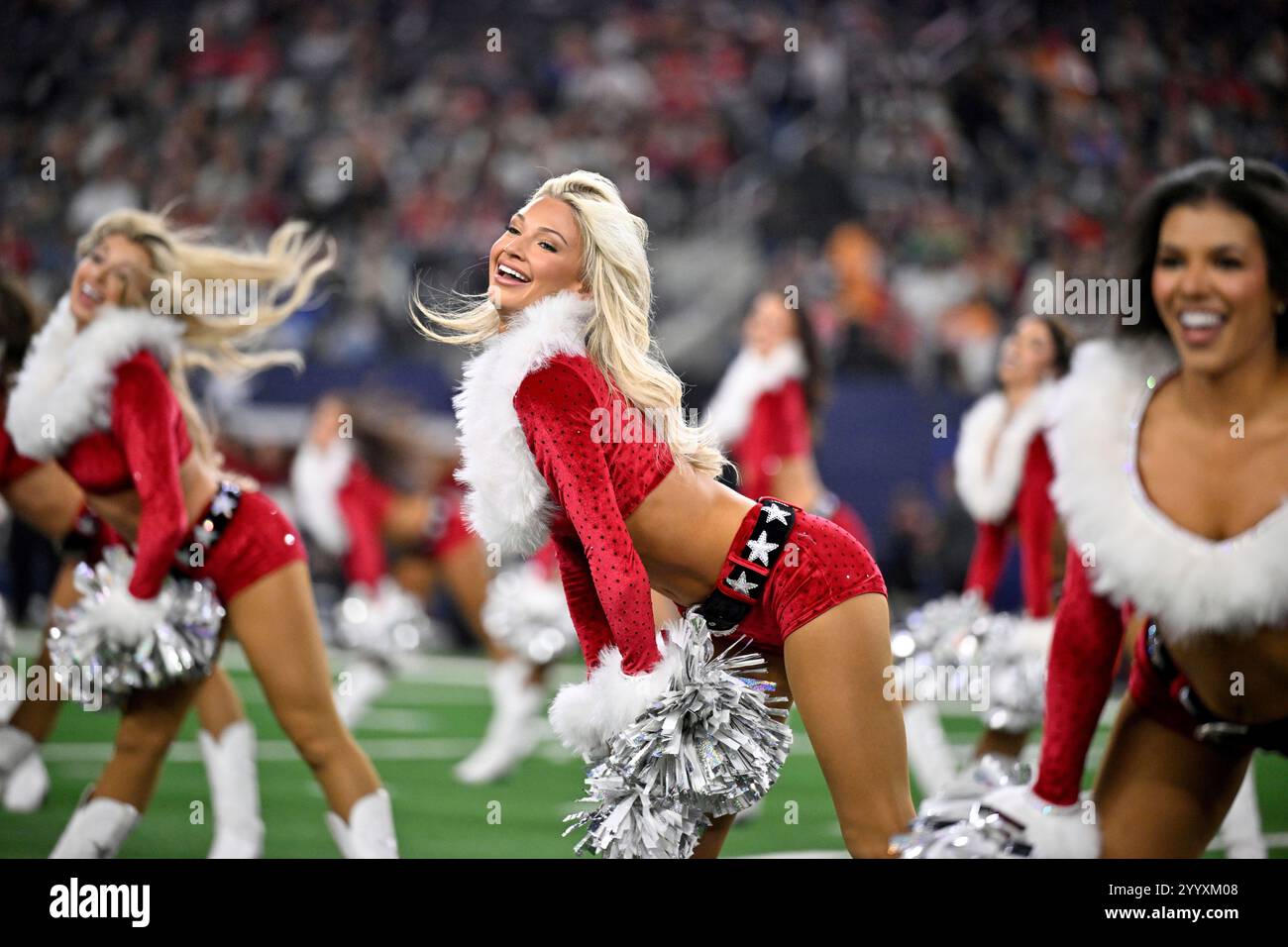 Nfl Halftime Performance Costumes The Dallas Cowboys Cheerleaders perform in their holiday costumes at ...
