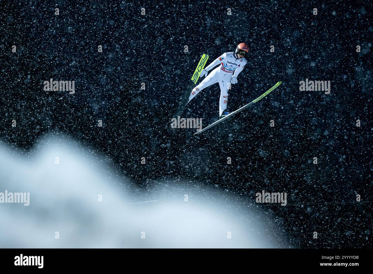 HOERL Jan (Oesterreich) im Schneetreiben, SUI, FIS Viessmsann Skisprung