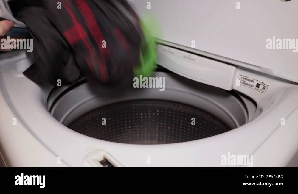 Laundry pod Stock Videos & Footage - HD and 4K Video Clips - Alamy