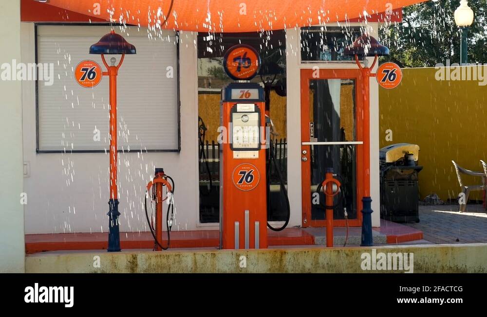 76 service station Stock Videos & Footage - HD and 4K Video Clips - Alamy