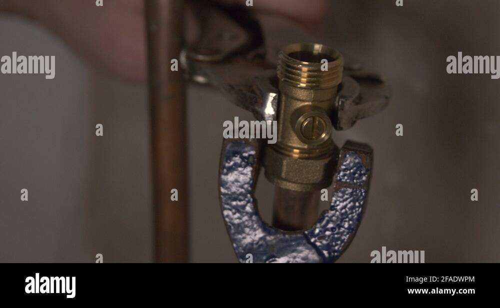 Connecting a valve on copper pipes when installing a new bathroom suite