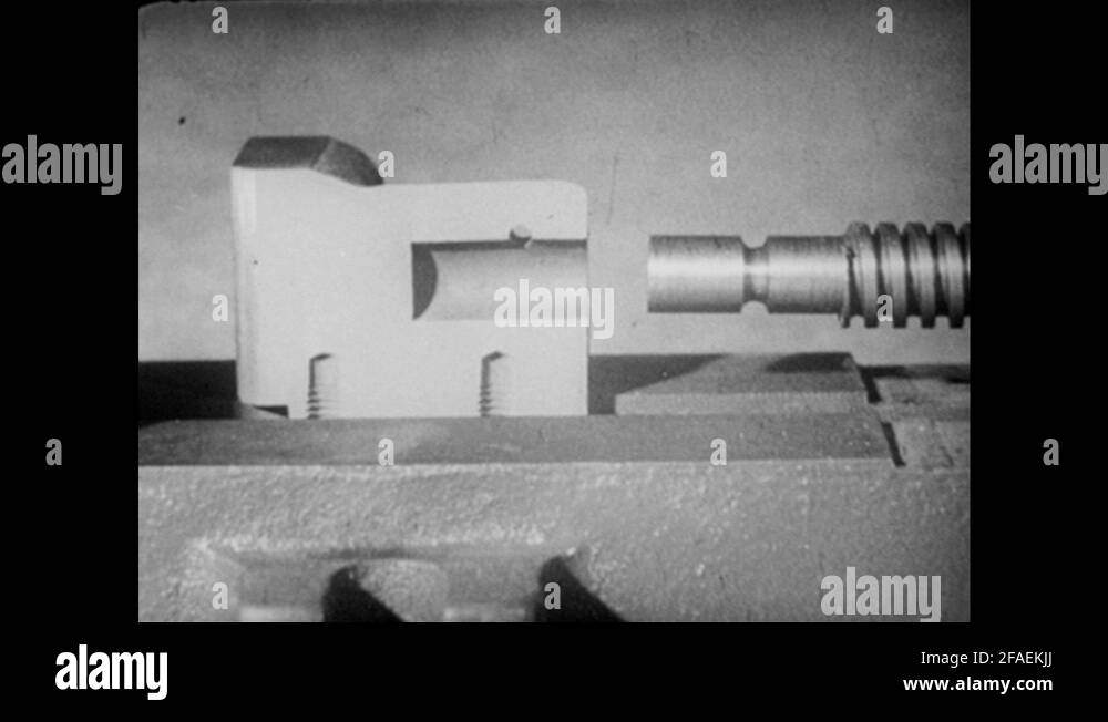 1940s Cross section of clamp shows shaft and moveable jaw. Arrows