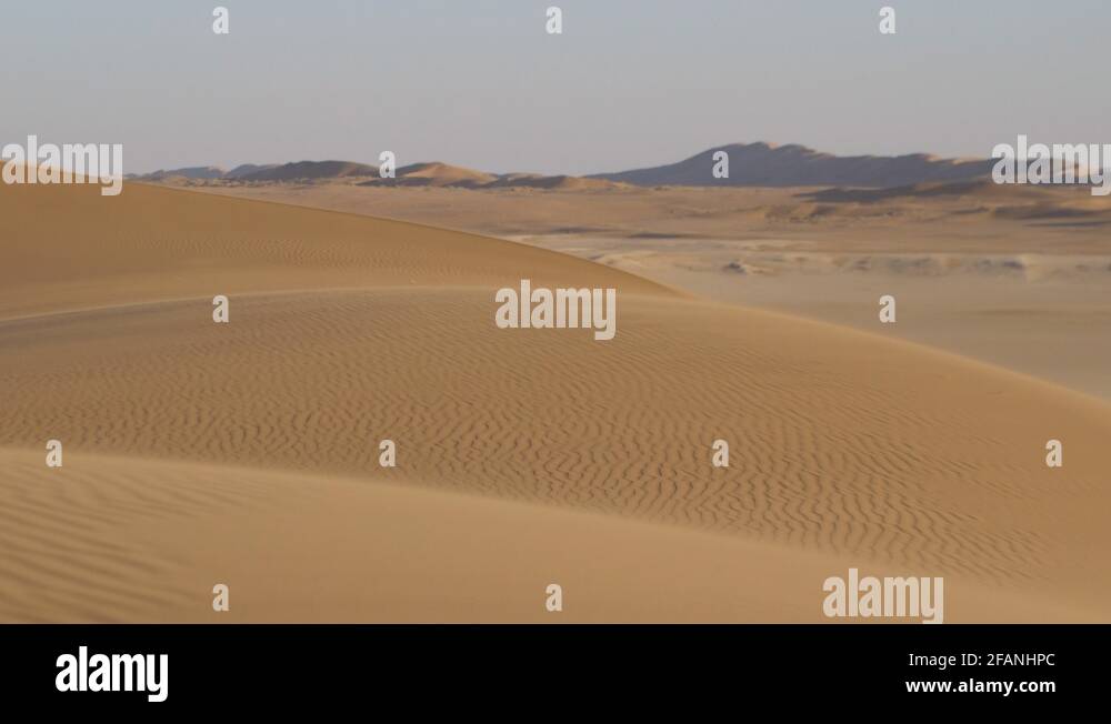 Vast empty desert Stock Videos & Footage - HD and 4K Video Clips - Alamy