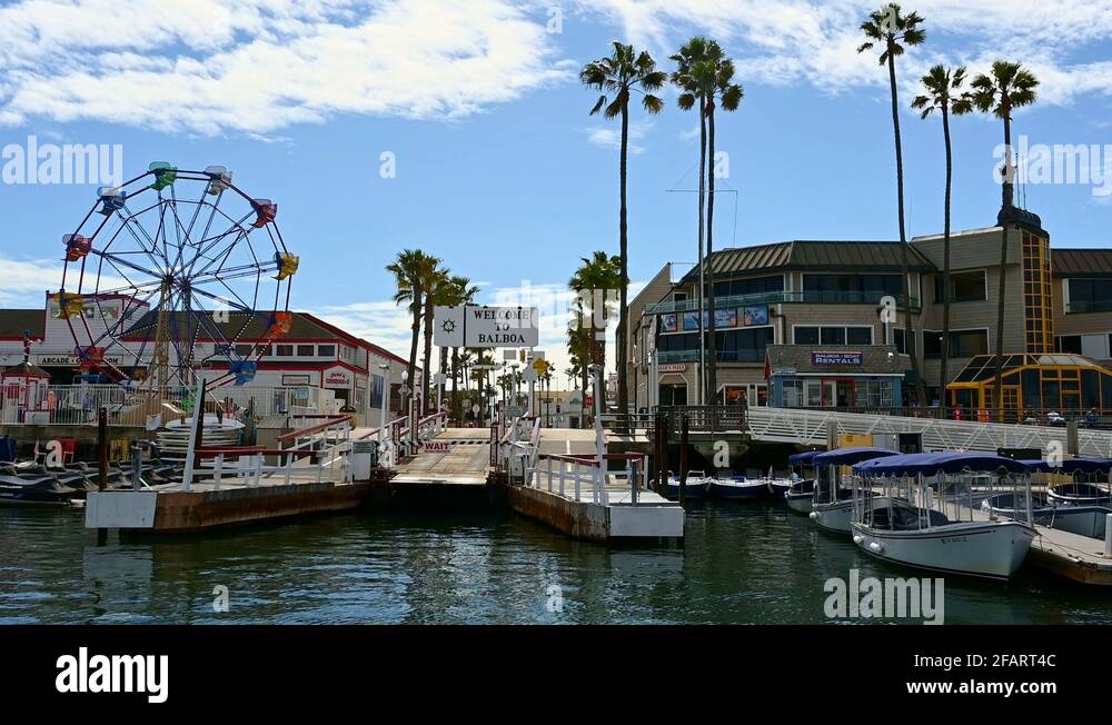 Leaving Balboa Island on the car ferry. Approaching the mainland. Stock Video Footage