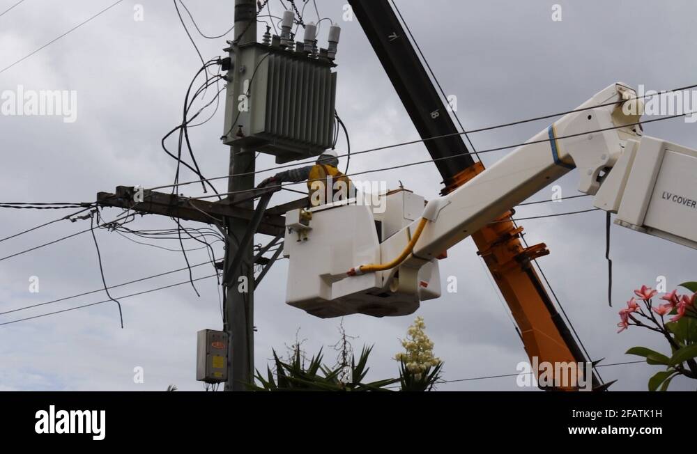 Repair of power lines Stock Videos & Footage - HD and 4K Video Clips ...