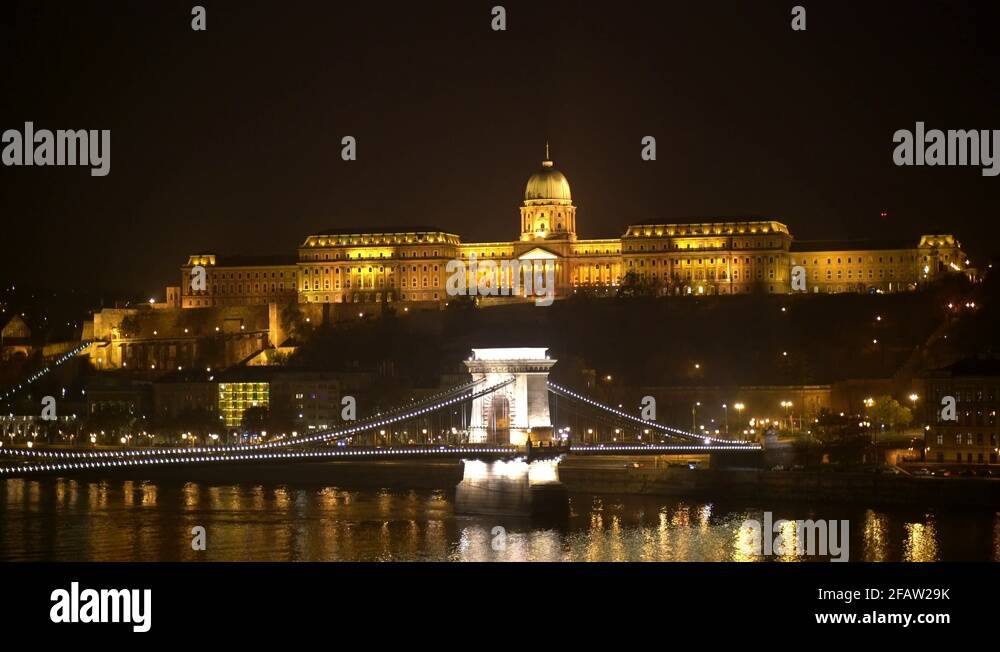 Night view of the famous Széchenyi Chain Bridge with Buda Castle Stock ...