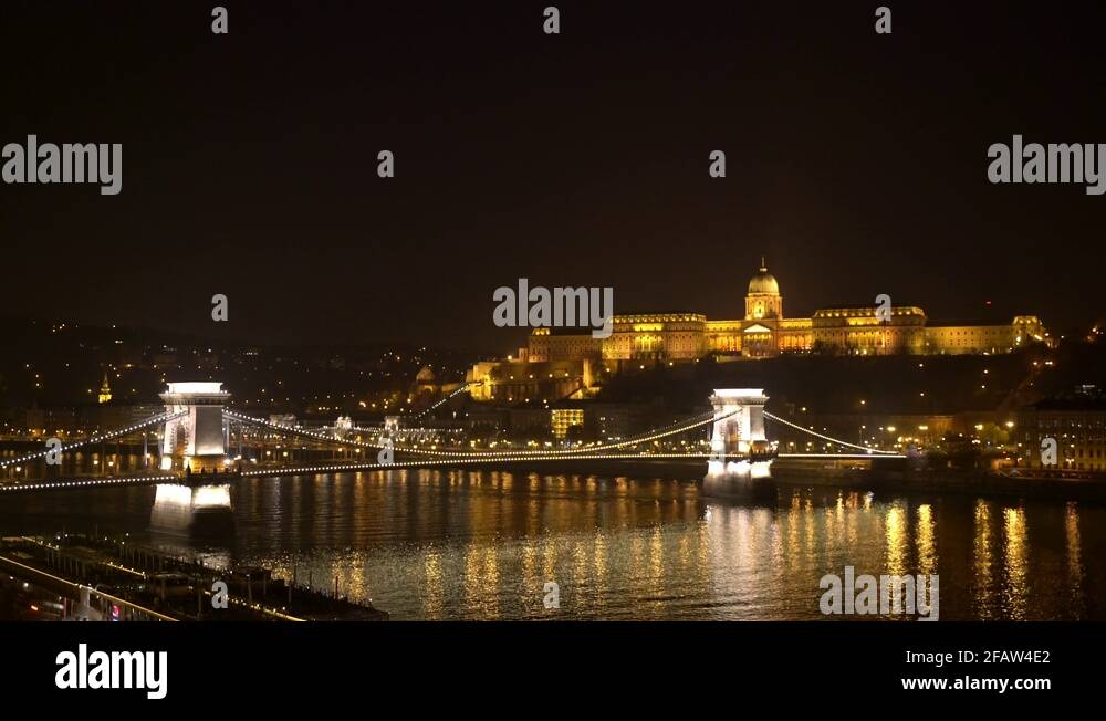 Night view of the famous Széchenyi Chain Bridge with Buda Castle Stock ...