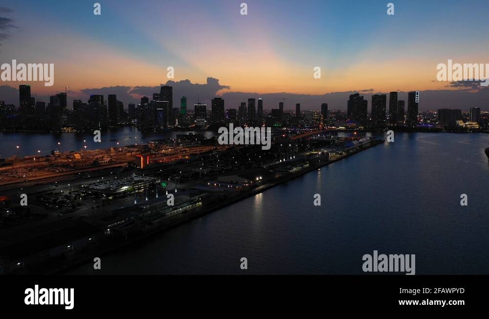 Night downtown miami Stock Videos & Footage - HD and 4K Video Clips - Alamy