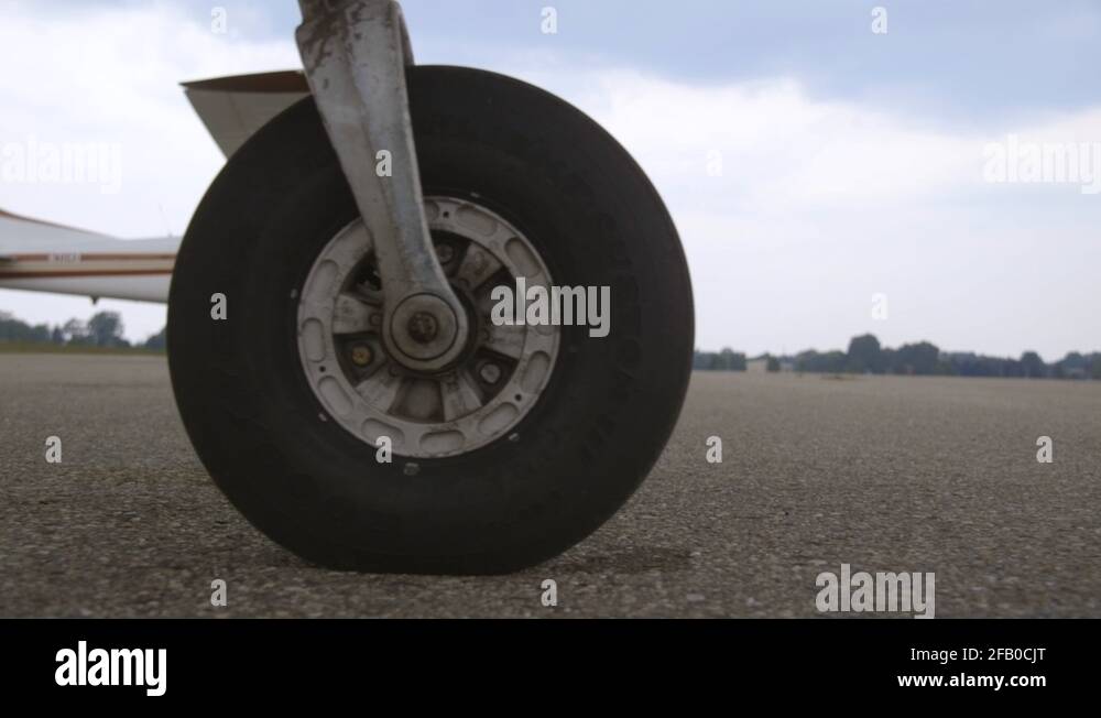 Cessna landing gear Stock Videos & Footage HD and 4K Video Clips Alamy