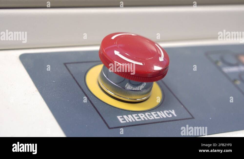 Красная кнопка видео. Красная кнопка. Красная кнопка на стене. Красная кнопка WABCO. Красная кнопка на черном фоне.
