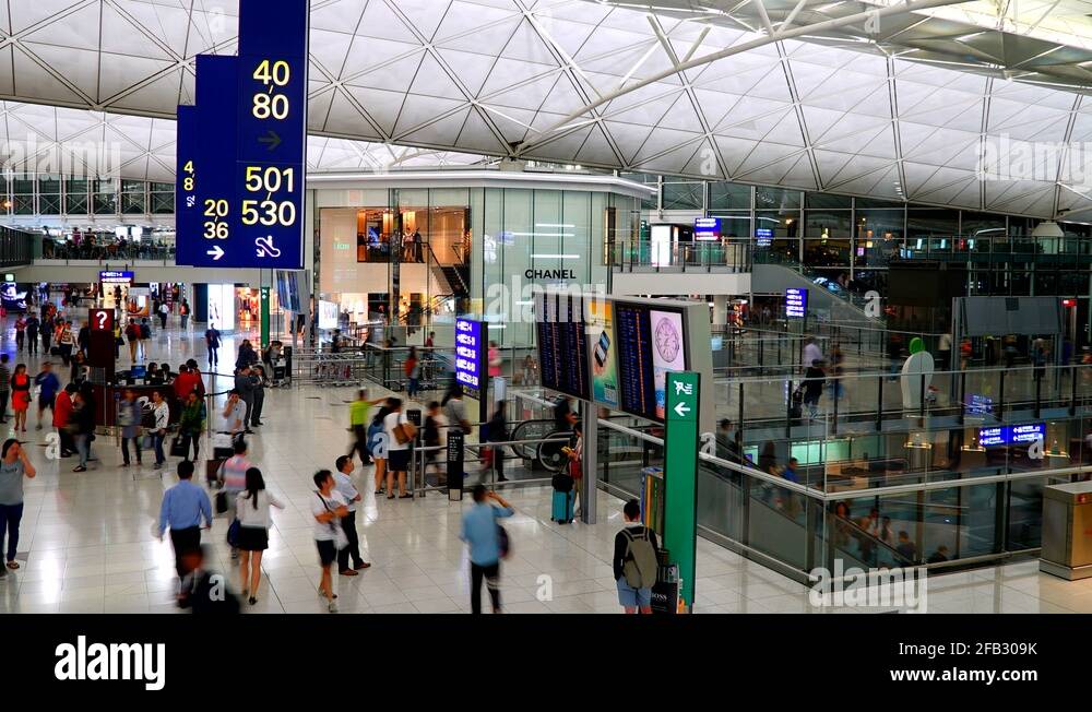 Airport crowds Stock Videos & Footage - HD and 4K Video Clips - Alamy