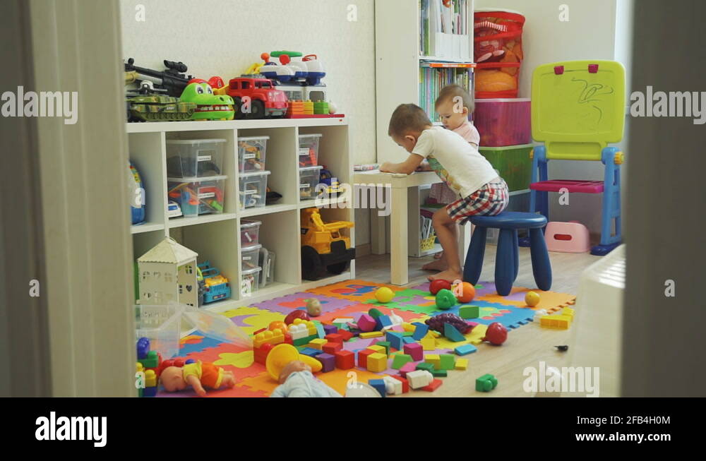 Messy boy room Stock Videos & Footage - HD and 4K Video Clips - Alamy