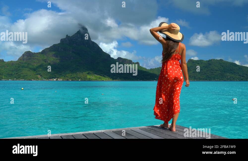 Песня жара на бора бора. Французская Полинезия девушки. Бора Бора женщины. Таити девушки спиной. Девушка улыбка пляж французская Полинезия.