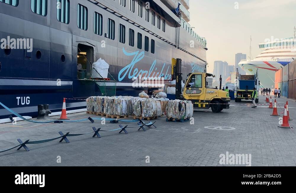 Waste disposal from cruise ship done by forklift and waste disposal