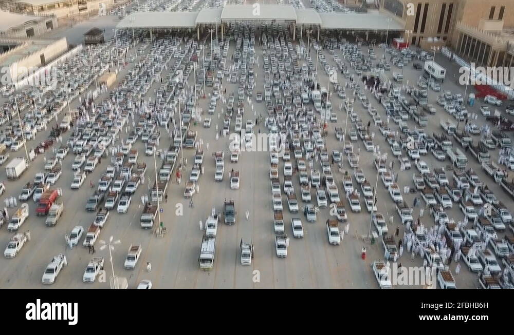 Saudi Arabia s Buraydah Market The Buraydah Date Market Stock Video Footage Alamy