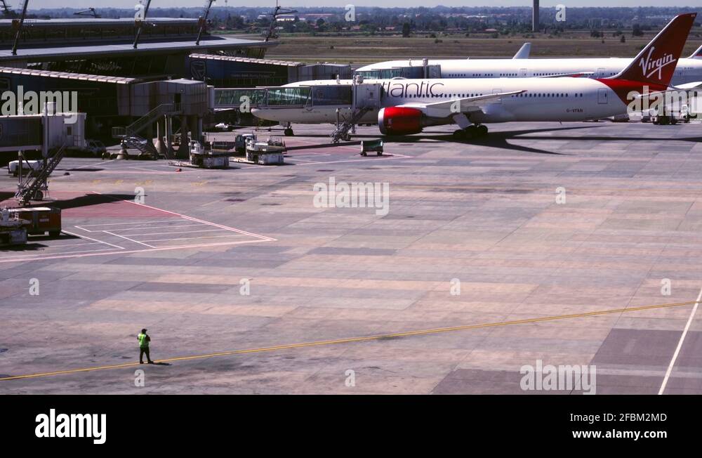 Airport ground staff Stock Videos & Footage - HD and 4K Video Clips - Alamy