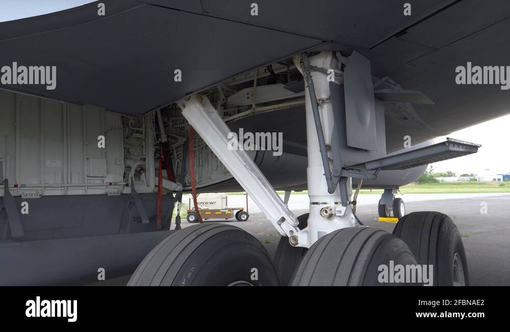 Airplane wheels landing Stock Videos & Footage HD and 4K Video Clips