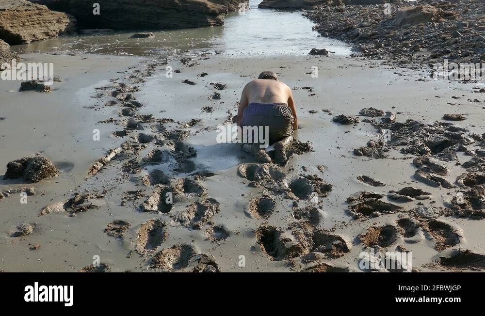 Sinking in mud Stock Videos & Footage HD and 4K Video Clips Alamy