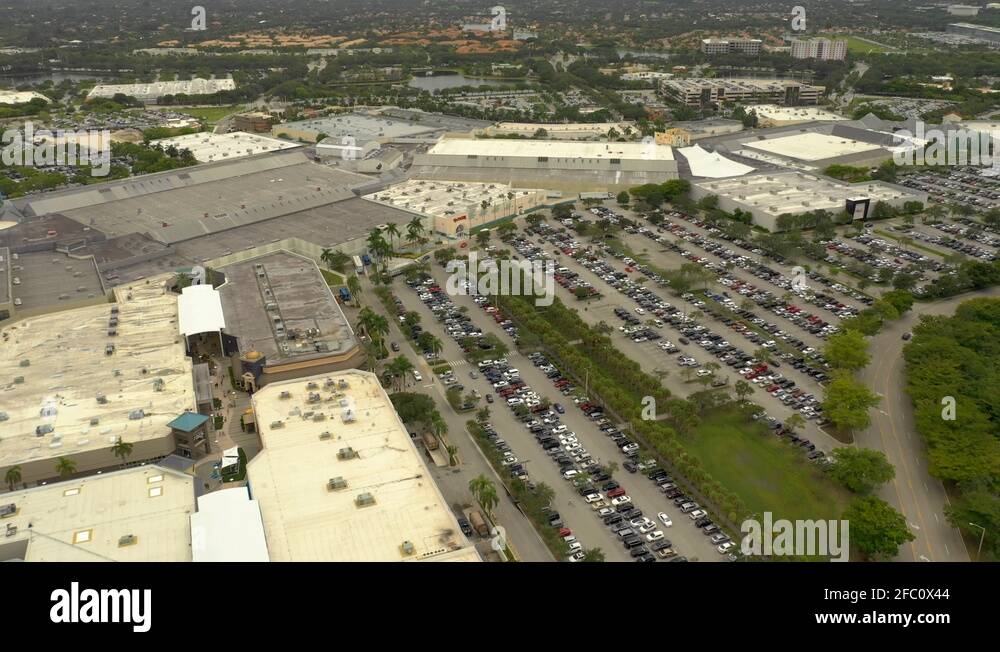 Aerial tour Sawgrass Mills Outlet Mall, Stock Video